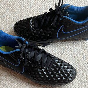 NIKE Tiempo Legend Boy's Size 5 Kids Black Soccer Cleats Shoes AT6107-090